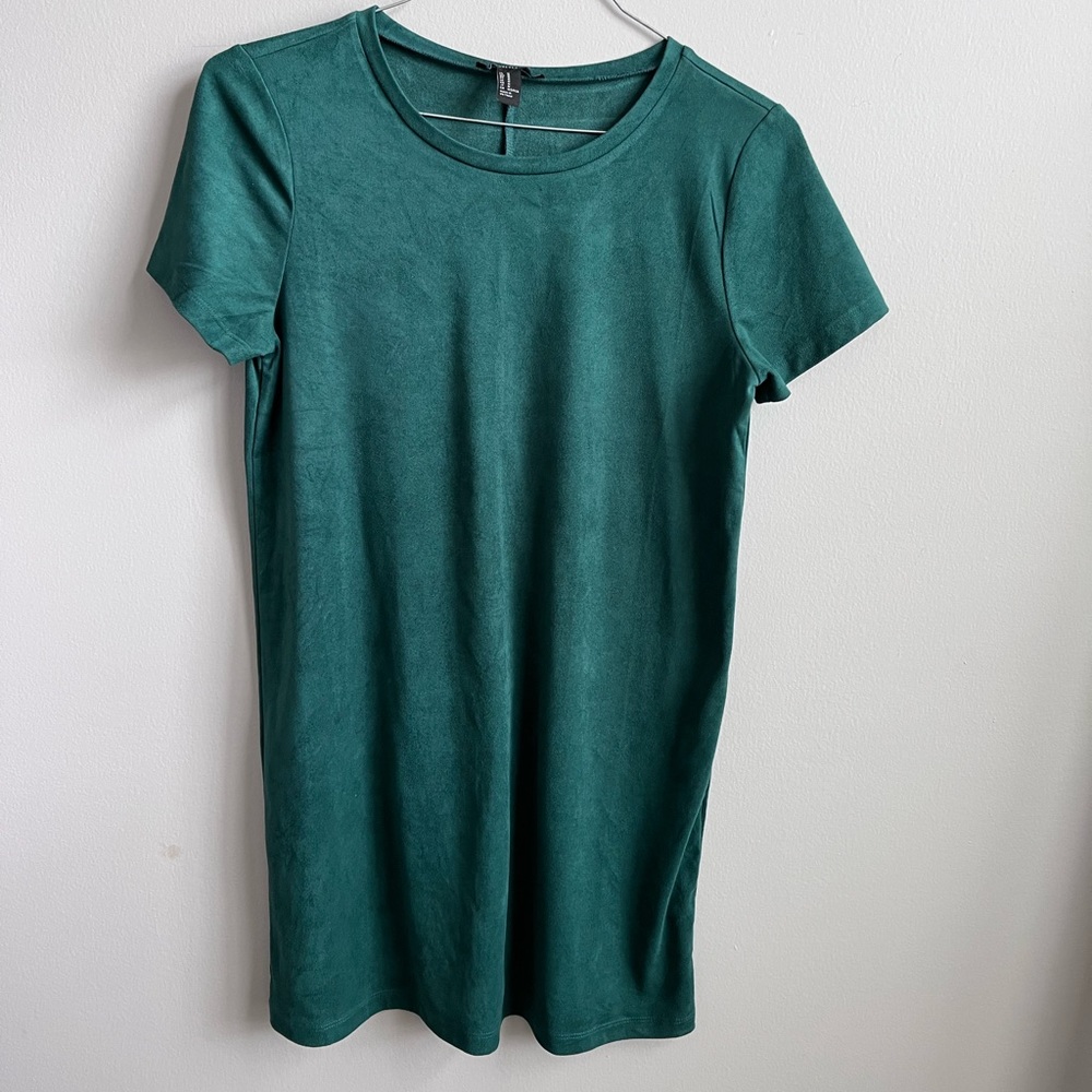 Forever 21 Velvet green dress ✨💕 short sleeve// medium